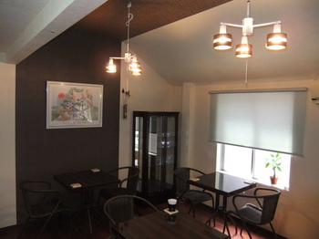 天井・壁のクロスを部分的に貼り替え。1色の部屋をカフェ風にリメイク！